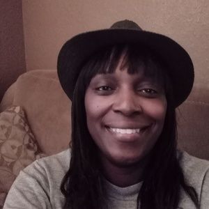 Meet your Posher, Lois